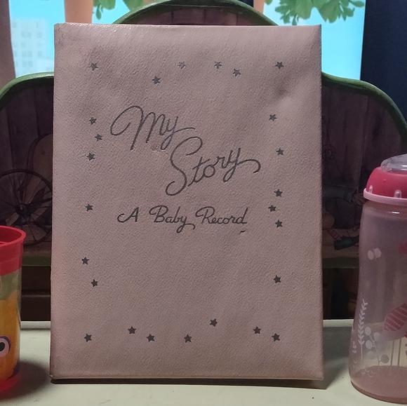 🍭 Antique 1942 Baby Book 🍭 - Picture 2 of 8